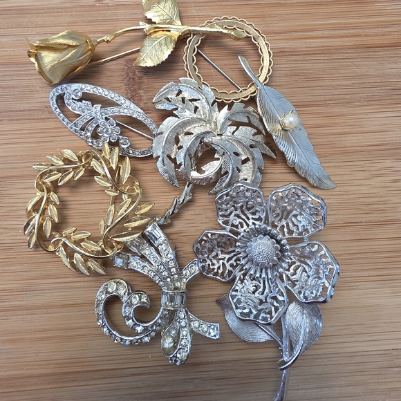 *Final Price* Huge Tray Assortment Lot Vintage Brooches & Earrings Bundle Estate - Picture 6 of 15